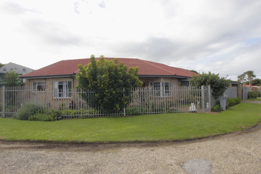 4 Bedroom Property for Sale in Aston Bay Eastern Cape